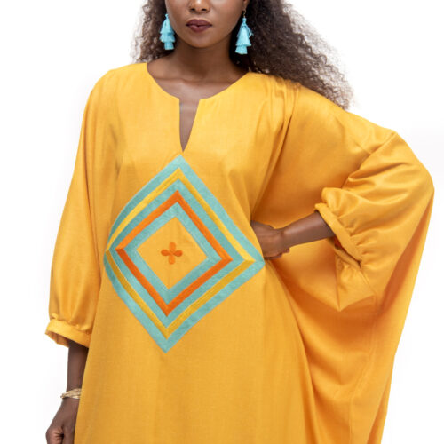 Boubou Djalaika en lin, coupe classique resserrée aux poignets, ornement broderie